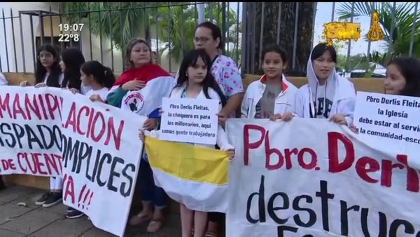 Miembros de una parroquia en Asunción exigen destitución del nuevo párroco - SNT