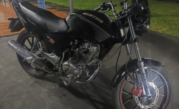 Desconocidos violentan portón y hurtan motocicleta