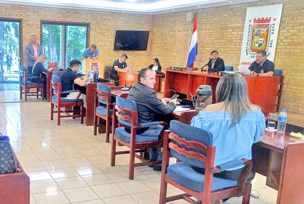 Concejal Sebastián Martínez defiende la gestión de la Junta Municipal de CDE - La Clave