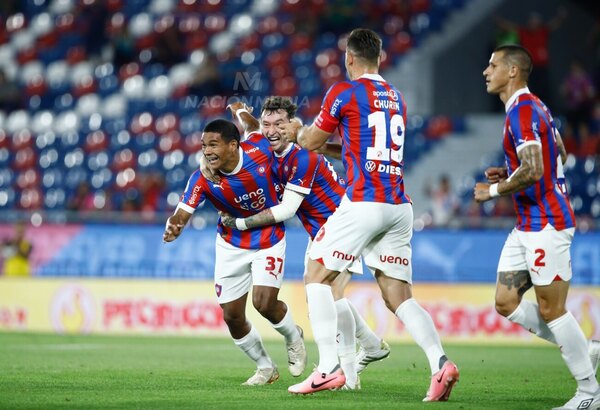 Versus / ¡Bombazo! Habría acuerdo entre Manchester United y Cerro por Diego León