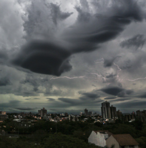 Pronostican un viernes con lluvias intensas y vientos variables