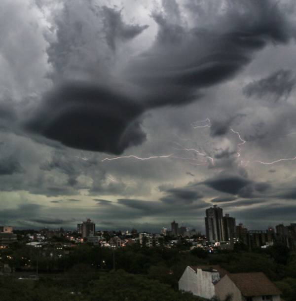 Pronostican un viernes con lluvias intensas y vientos variables