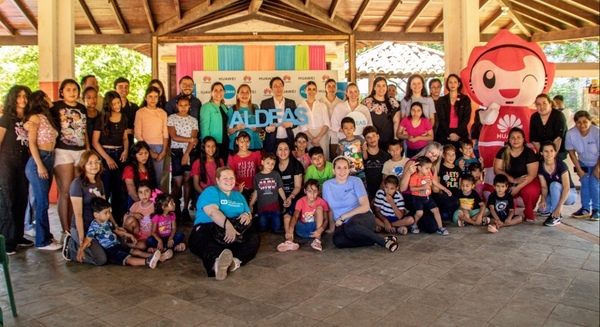 HUAWEI y Aldeas Infantiles SOS celebran la renovación de su compromiso social por la infancia