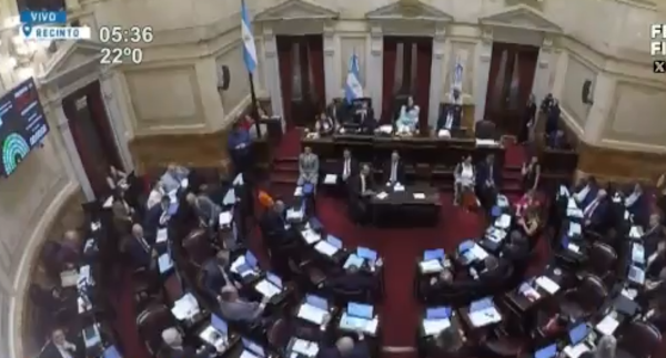 Expulsan a Eduardo Kueider del Senado argentino tras hallar 200 mil dólares no declarados - SNT