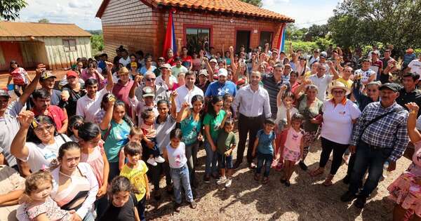 Diario HOY | Entregan viviendas a 51 familias de Itapúa