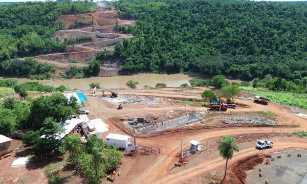 Avanza construcción del nuevo puente sobre el río Monday