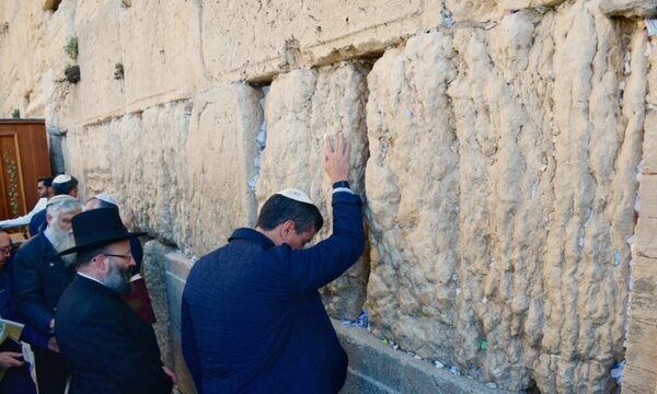 Peña estuvo en el Muro de los Lamentos en Jerusalén