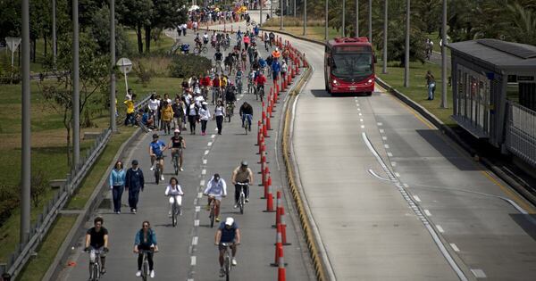 La Nación / Cumple 50 años la Ciclovía de Bogotá, una revolución que inspiró al mundo