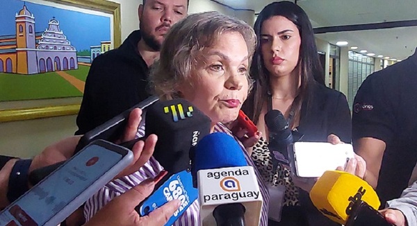 Lilian se ratifica en denuncias contra Tony Barrios