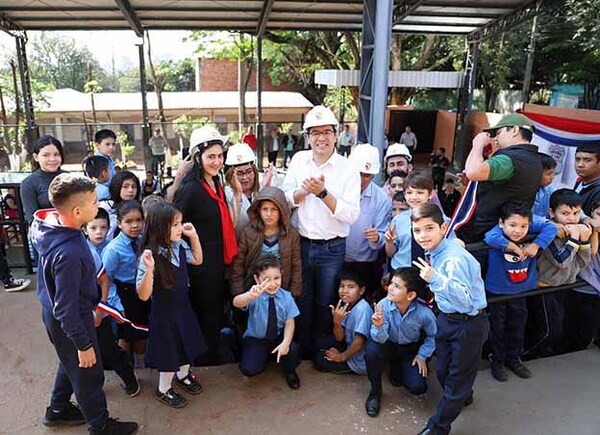 Gobernación de Alto Paraná inicia operativo “Vacaciones de trabajo” con 79 obras simultáneas en instituciones educativas | DIARIO PRIMERA PLANA