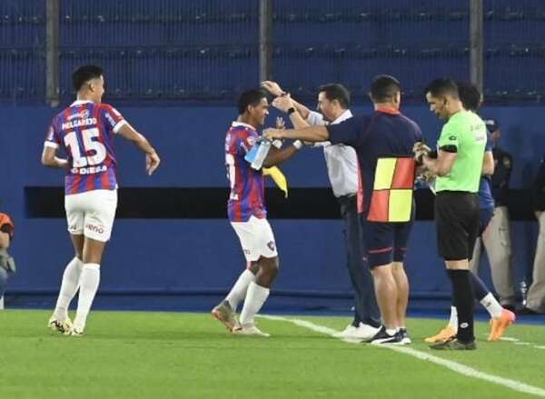 Manolo Jiménez, quien hizo debutar a Diego León en Cerro Porteño: “Me gustó su capacidad ofensiva” - Cerro Porteño - ABC Color