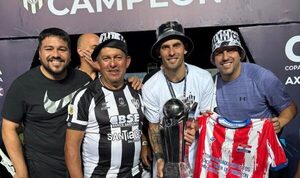 Versus / El conocido exfutbolista que festejó el título con José Florentín en Argentina