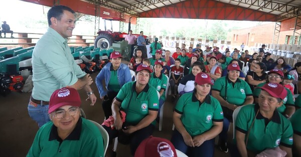 Feriantes de la Agricultura Familiar de Caaguazú reciben inversión superior a G. 833.000.000 - .::Agencia IP::.