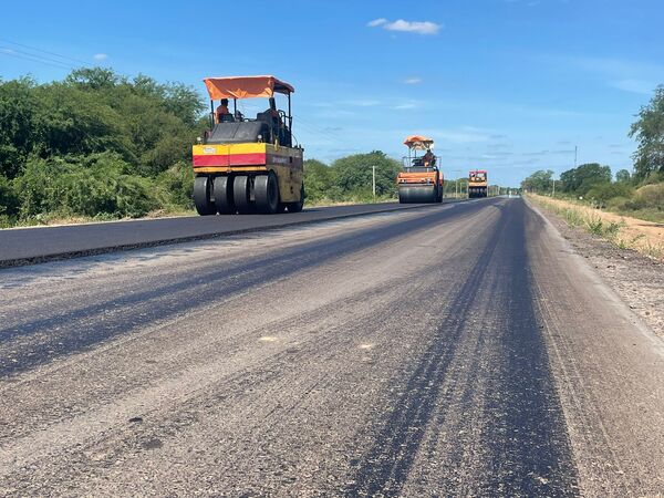 Con presupuesto de MOPC y recursos de Itaipu se invertirán más de US$ 1.000 millones en infraestructura en 2025 - .::Agencia IP::.