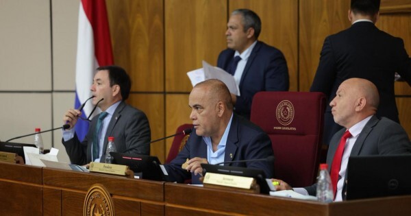 Los colorados apuntan a Bachi por cederle direcciones a Dionisio y amenazan con bloquearlo en la Junta de Gobierno