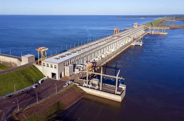 ¡Alerta en la hidroeléctrica Yacyretá por fuerte temporal! Crece el caudal del río Paraná - Nacionales - ABC Color