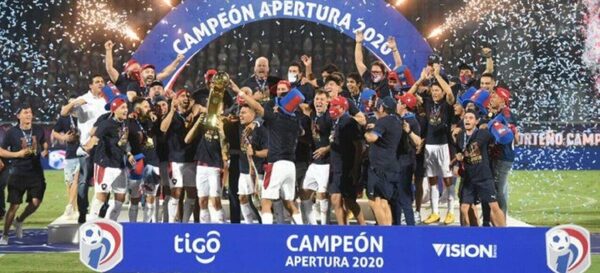 Versus / Fue dos veces campeón con Cerro y podría regresar para el 2025