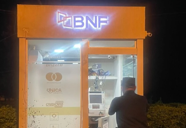 Delincuentes intentan robar cajero en Caaguazú