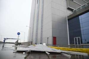 Caída del revestimiento de torre del Puerto: Firma culpa al viento y asumirá reparación - Economía - ABC Color