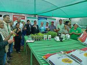 La EBY entregó insumos y equipamientos a agricultores de San Pedro del Paraná y Alto Verá, en Itapúa