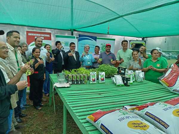 La EBY entregó insumos y equipamientos a agricultores de San Pedro del Paraná y Alto Verá, en Itapúa