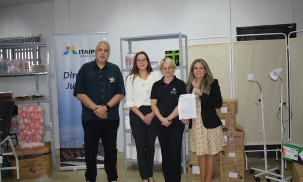 Fiscalía de CDE recibe donación de equipos informáticos y suministros médicos de Itaipú