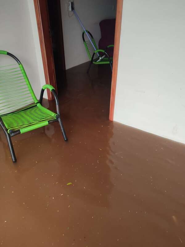 Video: vecinos denuncian inundaciones luego de cada lluvia en zona de nuevo asfaltado en Concepción - Nacionales - ABC Color