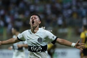 Versus / "La camiseta de Olimpia es muy pesada"