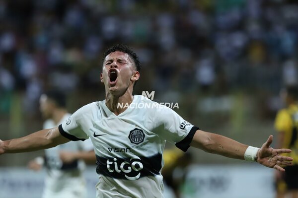 Versus / "La camiseta de Olimpia es muy pesada"