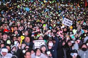 Multitudinaria protesta juvenil y el Parlamento tumban al presidente de Corea del Sur - Mundo - ABC Color