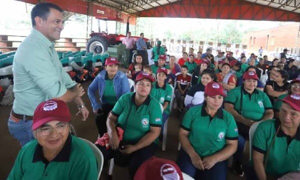 Feriantes de la Agricultura Familiar de Caaguazú recibió inversión superior a G. 833.000.000 – Prensa 5