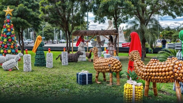 Un pesebre gigante 3D es creado con más de 6.000 botellas en Luque