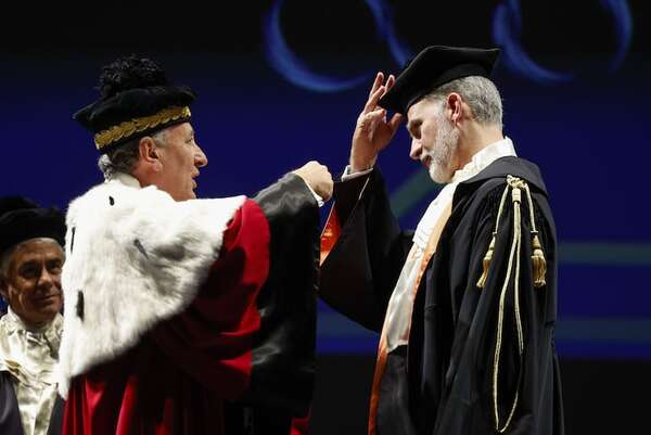 El rey Felipe recibió el título Doctor Honoris Causa en Nápoles - Gente - ABC Color