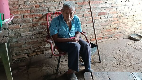 Familiares buscan ayuda para abuelito de 93 años en situación de vulnerabilidad en Concepción
