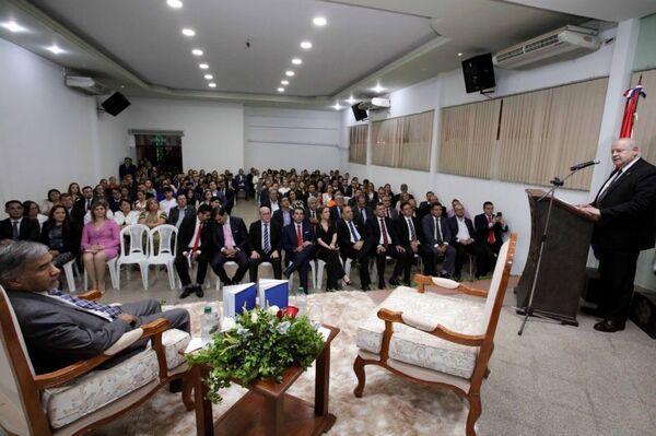 Ministro Ramírez Candia presentó su libro Límites Constitucionales al ejercicio del poder punitivo del Estado