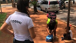 Familias indígenas copan calles de CDE ante proximidad de fin de año