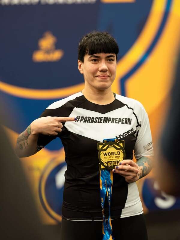 Video: Pamela Bóveda es campeona mundial de Jiu-Jitsu y dedica título a familia fallecida en ruta Luque-Sanber - Polideportivo - ABC Color