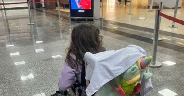 La Nación / Niña alemana retorna a su país tras perder a toda su familia en accidente en Paraguay