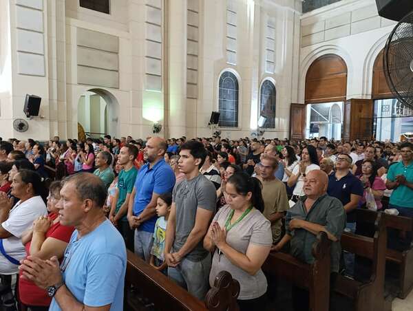 Octavario de la Virgen culmina mañana y se tiene una importante concurrencia de feligreses en Caacupé - Nacionales - ABC Color