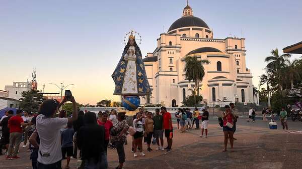 Video: cientos de fieles acuden hoy a la Basílica para la víspera de la octava de la fiesta de la Virgen de Caacupé - Nacionales - ABC Color