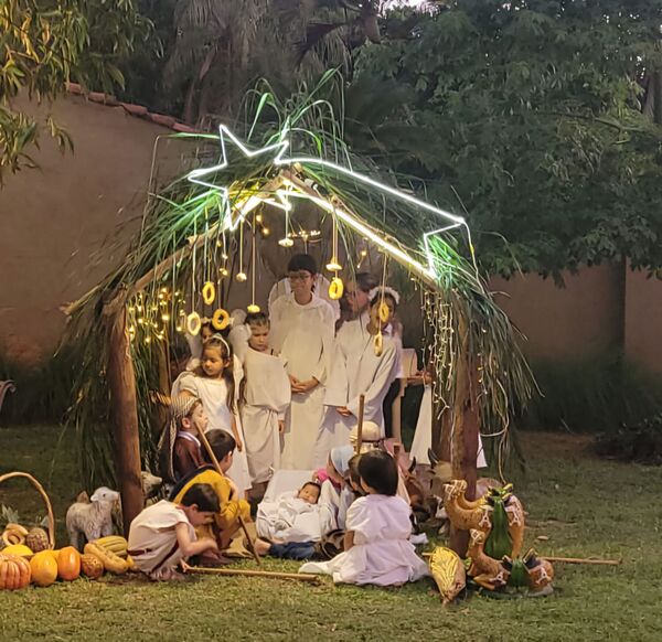 Niños emocionan con pesebre viviente en Concepción
