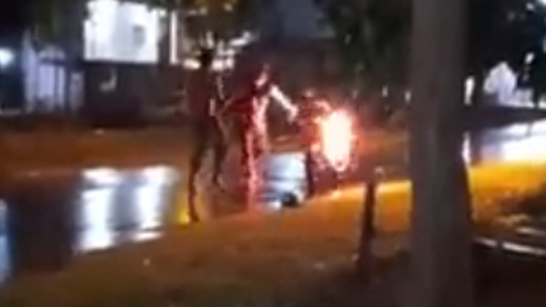 Sujeto incendió la moto de su hermano en ataque de rabia - SNT
