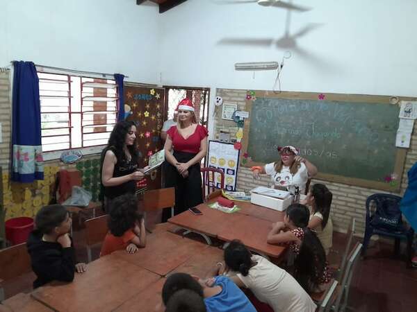 Escritores reparten esperanza con los “Cuentos en Navidad” - Literatura - ABC Color