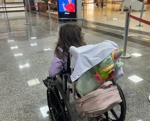 Niña sobreviviente del accidente en Luque – San Bernardino regresó a Alemania