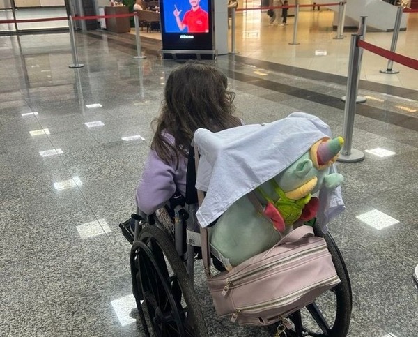 Niña sobreviviente del accidente en Luque – San Bernardino regresó a Alemania
