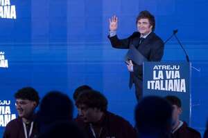 Milei termina su visita en Italia con una reunión con el director ejecutivo de Stellantis - Mundo - ABC Color