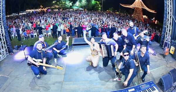 La Nación / Itaipú habilitó su Villa Navideña que hoy sigue con shows