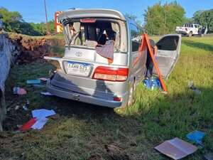 Jefe de la Gobernación de Misiones protagonizó aparatoso accidente en San Ignacio - Nacionales - ABC Color