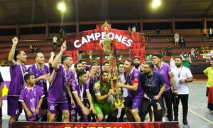 Pa’i Moleón celebra el título en Minga Guazú