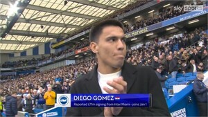 Afición del Brighton ovaciona a Diego Gómez